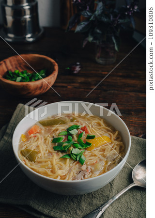 Noodle Soup with Duck Meat and Vegetables 109310806