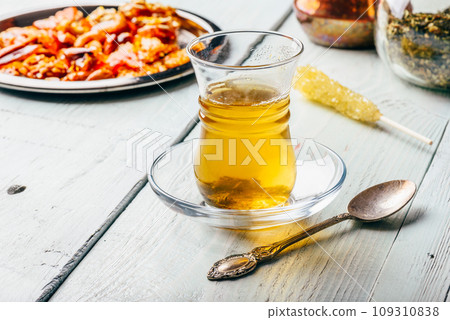 Tea in armudu with oriental delights Tea in armudu with oriental delights 109310838