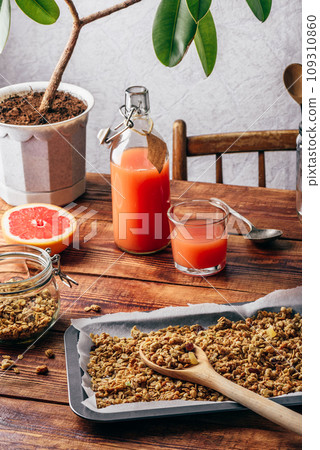 Homemade muesli on baking sheet Homemade muesli on baking sheet 109310860