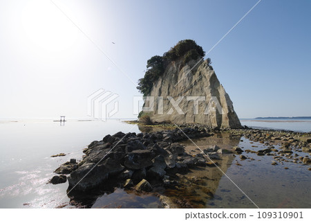 Mitsuke Island in the early morning May 2023 Mitsuke Island in the early morning May 2023 109310901