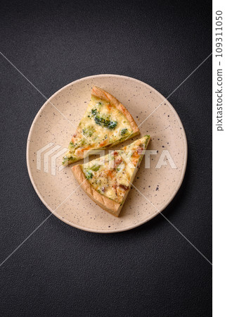 Delicious quiche with broccoli, cheese, chicken, spices and herbs 109311050
