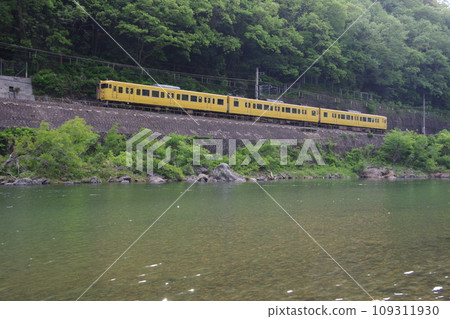 Local train 113 series Hakubi Line runs along the Takahashi River near Hoya Local train 113 series Hakubi Line runs along the Takahashi River near Hoya 109311930