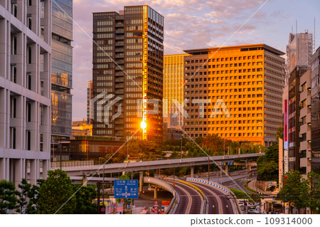 夕陽下的赤坂見附 109314000