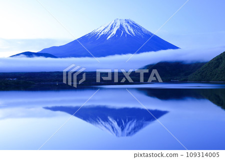 顛倒的本栖湖富士山梨縣 顛倒的本栖湖富士山梨縣 109314005