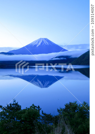 Upside down Lake Motosu Fuji Yamanashi Prefecture Upside down Lake Motosu Fuji Yamanashi Prefecture 109314007