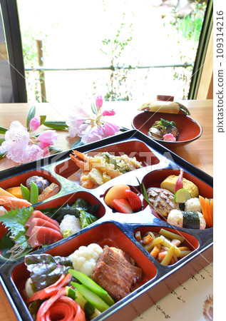 A brightly colored and delicious-looking Shokado bento box placed by the window A brightly colored and delicious-looking Shokado bento box placed by the window 109314216