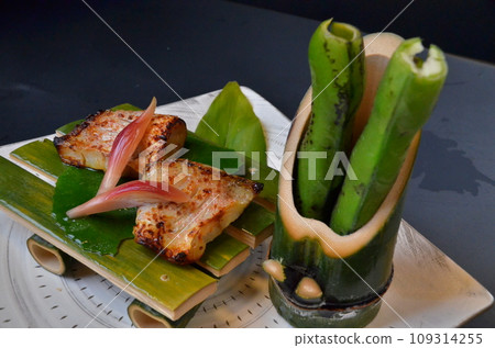 竹碗裡的烤魚 竹碗裡的烤魚 109314255