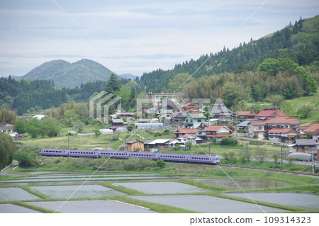 特急八雲系列381（超級八雲彩色）白備線上岩見稻田附近 109314323