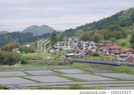 特急八雲系列381（超級八雲彩色）白備線上岩見稻田附近 109314327