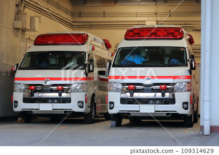 ambulance  109314629