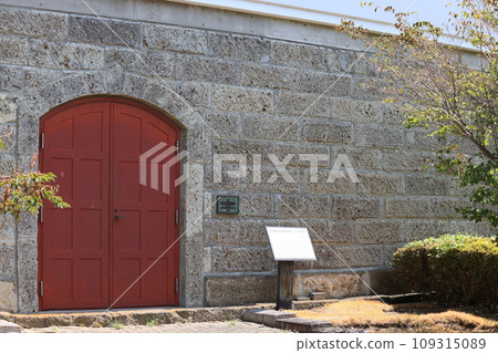 Retro Oya stone building 109315089