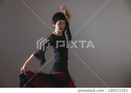 Dancer image Dancer image 109315301