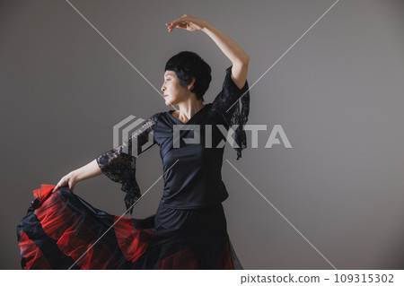 Dancer image Dancer image 109315302