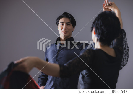 Dancer image 109315421