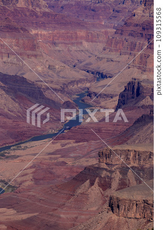 View from the South Rim (South Wall) of the Grand Canyon National Park, USA 109315568