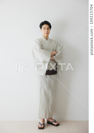 A man wearing a kimono 109315704