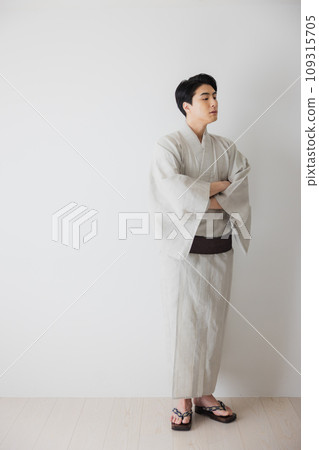 A man wearing a kimono 109315705
