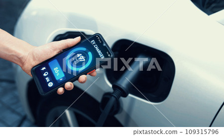 Smartphone display battery status interface by smart EV app. Peruse Smartphone display battery status interface by smart EV app. Peruse 109315796
