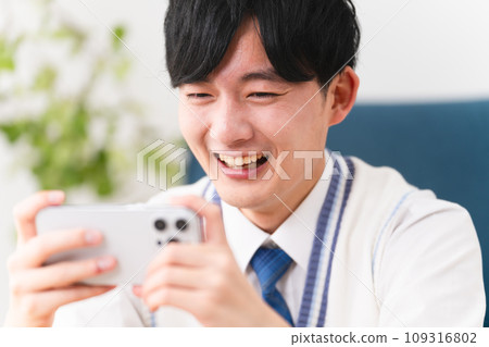 穿著校服的年輕人,學生形象 穿著校服的年輕人,學生形象 109316802