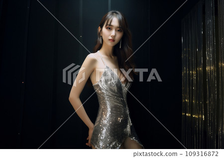 穿著洋裝的女模特 109316872