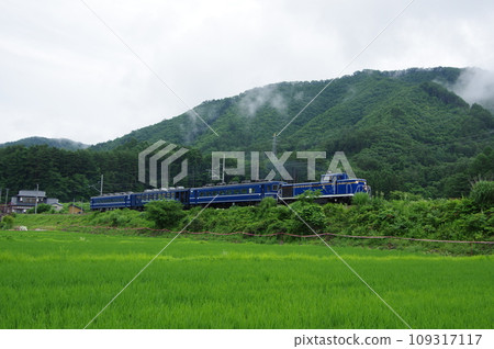 Noiwa Railway Aizu Kogen near Ozeguchi DL Taiki Aizuwakamatsu trial run Noiwa Railway Aizu Kogen near Ozeguchi DL Taiki Aizuwakamatsu trial run 109317117