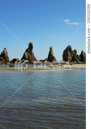 Hashikui Rock on the coast of Kushimoto Town Hashikui Rock on the coast of Kushimoto Town 109318388