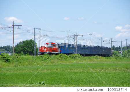 Distribution of scrapped SL Galaxy passenger cars Tohoku Main Line near Hanamaki Airport 109318744