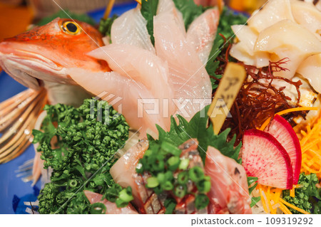 Fresh sashimi Assorted local fish sashimi 109319292