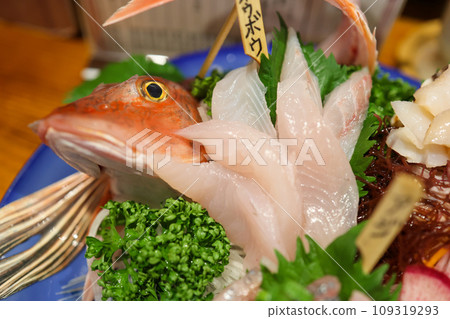 Fresh sashimi Assorted local fish sashimi Fresh sashimi Assorted local fish sashimi 109319293