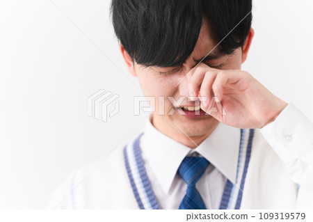 穿著校服的年輕人,學生形象 穿著校服的年輕人,學生形象 109319579