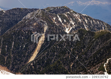 從北阿爾卑斯山的津巴庫山看到的殘雪的神岳 從北阿爾卑斯山的津巴庫山看到的殘雪的神岳 109319742