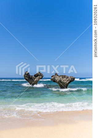 沖繩的藍天、藍海、白沙灘 沖繩 沖繩的藍天、藍海、白沙灘 沖繩 109320261