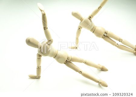 Drawing doll yoga teacher and student Drawing doll yoga teacher and student 109320324
