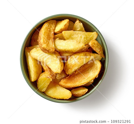 bowl of fried potato wedges 109321291
