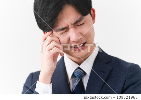 Young man wearing a business suit Business image Young man wearing a business suit Business image 109321965