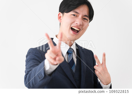穿著西裝的年輕人 商業形象 109322815