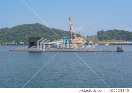Maritime Self-Defense Force Harushio-class submarine off the coast Maritime Self-Defense Force Harushio-class submarine off the coast 109325349
