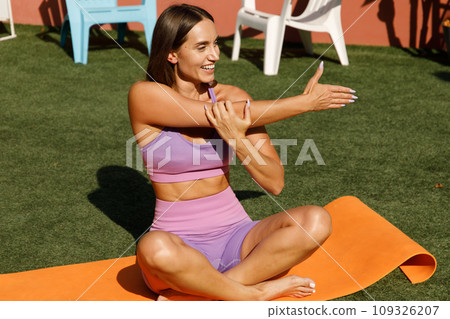 Yoga Bliss in a Green Oasis 109326207