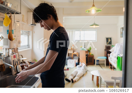 丈夫做家務，妻子在幕後偷懶 109326917