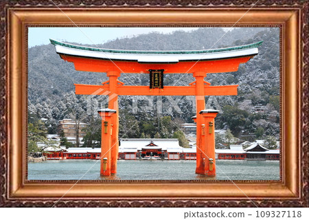 Snow scene of Miyajima 109327118