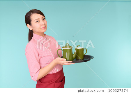 圍裙的女職員 圍裙的女職員 109327274