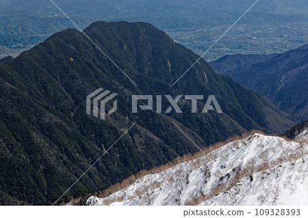 從北阿爾卑斯山椿山眺望有明山和安曇野 109328393