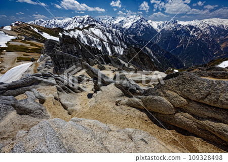 從北阿爾卑斯山、穗高山、大天陽山、裡銀座連峰看到的殘雪之矛 從北阿爾卑斯山、穗高山、大天陽山、裡銀座連峰看到的殘雪之矛 109328498