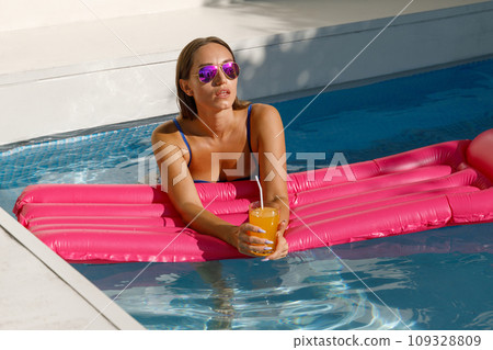 Chic Summer Days Chic Summer Days 109328809