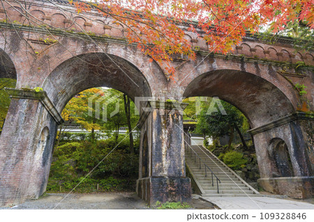 Kyoto in autumn: A collaboration of Suirokaku and autumn leaves on the grounds of Nanzenji Temple Kyoto in autumn: A collaboration of Suirokaku and autumn leaves on the grounds of Nanzenji Temple 109328846