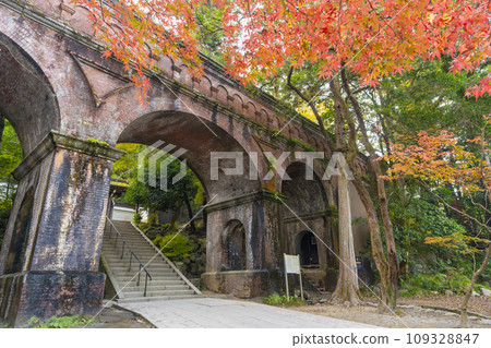 Kyoto in autumn: A collaboration of Suirokaku and autumn leaves on the grounds of Nanzenji Temple Kyoto in autumn: A collaboration of Suirokaku and autumn leaves on the grounds of Nanzenji Temple 109328847