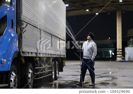 洗卡車的人 109329690