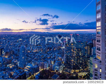 （東京）從東京都廳舍的展望台欣賞東京都市夜景 109329819