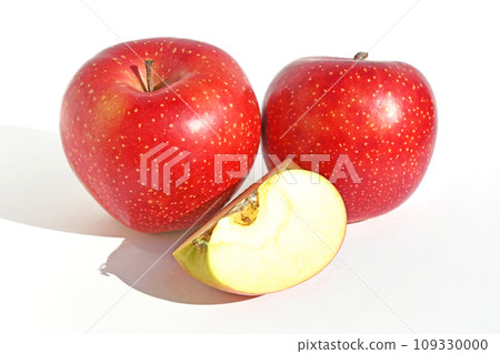 Chiyuki, an apple with dots that look like falling snowflakes 109330000