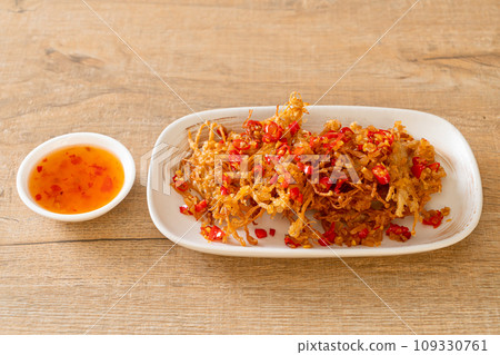 Fried Enoki Mushroom or Golden Needle Mushroom with Salt and Chilli Fried Enoki Mushroom or Golden Needle Mushroom with Salt and Chilli 109330761